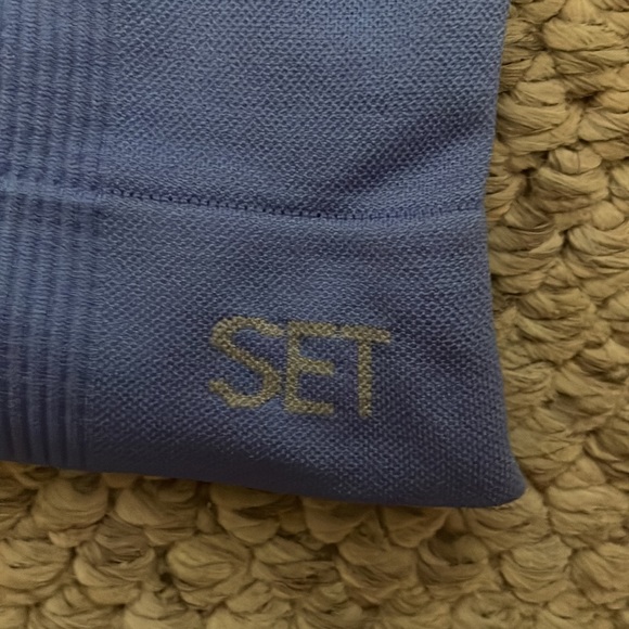 SET ACTIVE SET in snow cone!💙 Size small for both top and leggings! - Picture 4 of 5